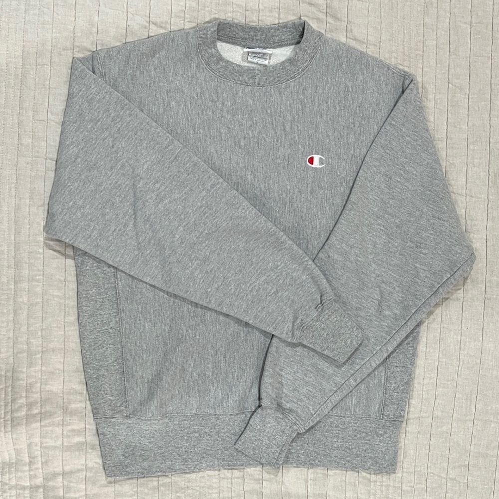 Champion Men's Crewneck sweatshirt in Heather Gray Size Medium
